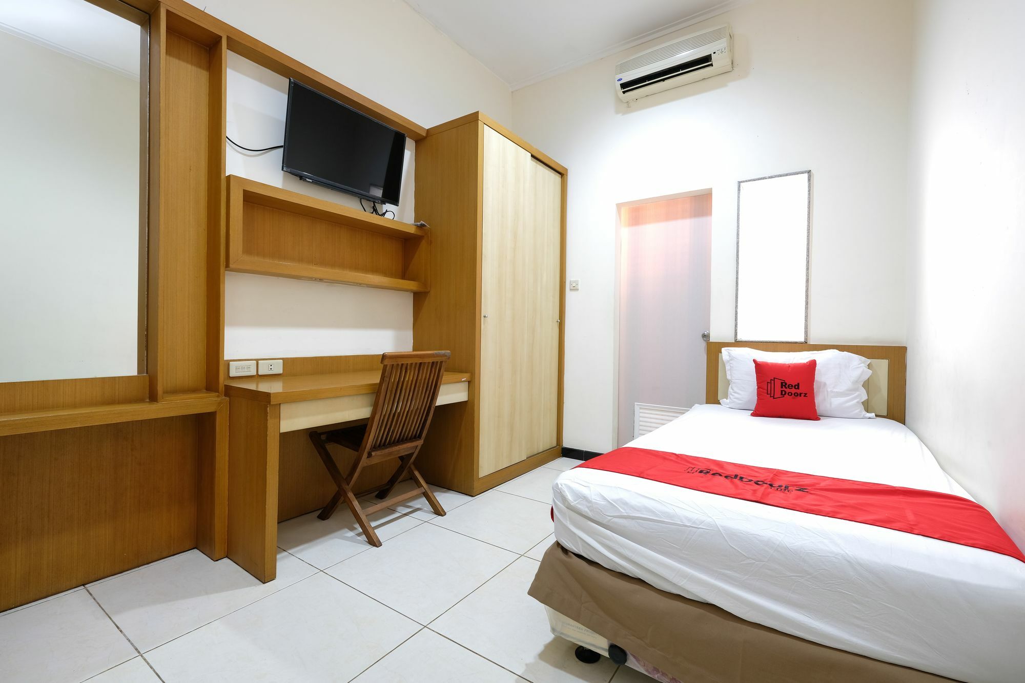 Reddoorz Plus Near Simpang Lima Semarang Dış mekan fotoğraf