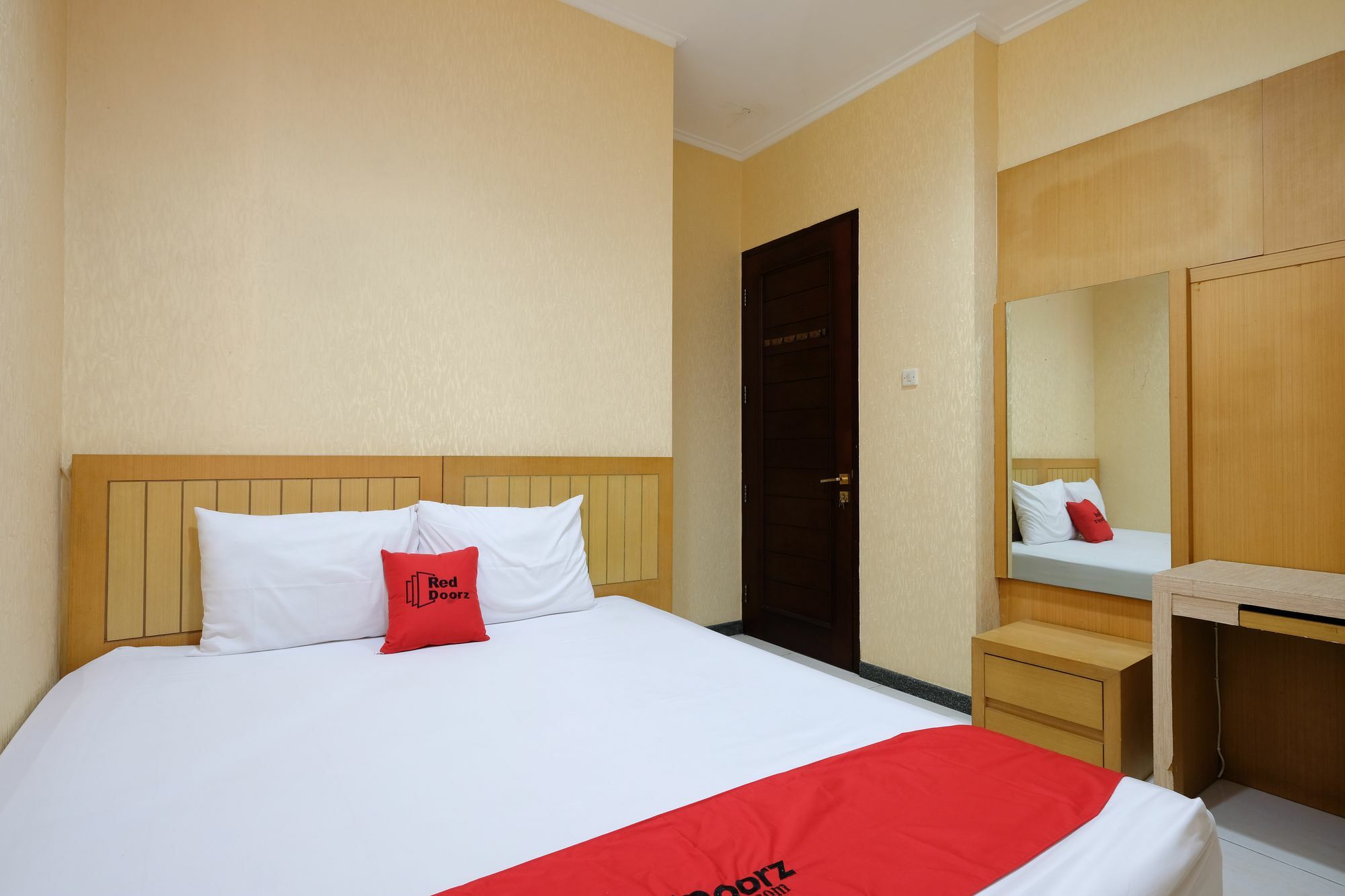 Reddoorz Plus Near Simpang Lima Semarang Dış mekan fotoğraf